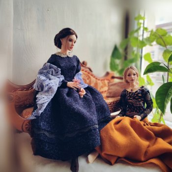 Девушки в зимнем саду