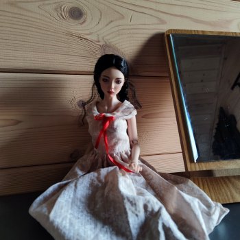 Девушка и зеркало❤