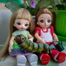 Как малышки цветы поливали