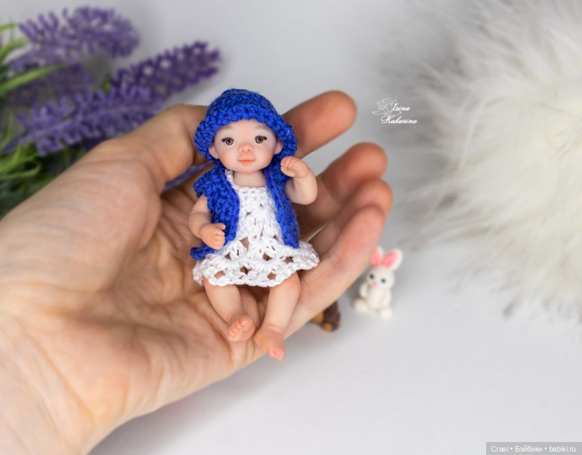 Миниатюрная малышка с игрушками (фото 10)