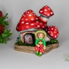 Домик грибок с жильцом!