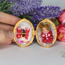 Крошечные подвижные малыши в орешках