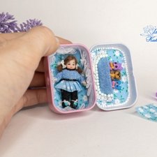 Микро малышка в коробочке-кроватке