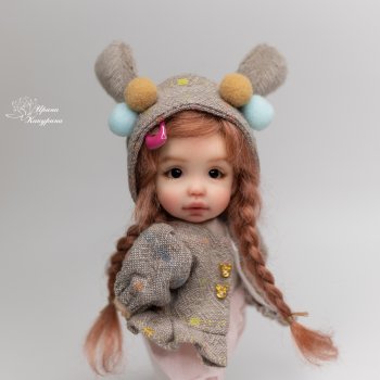 Малышка с косичками