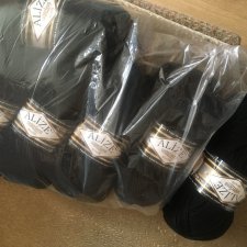 Пряжа alize  суперлана классик чёрного цвета