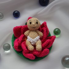 Малыш в лотосе - игрушка вязанная крючком