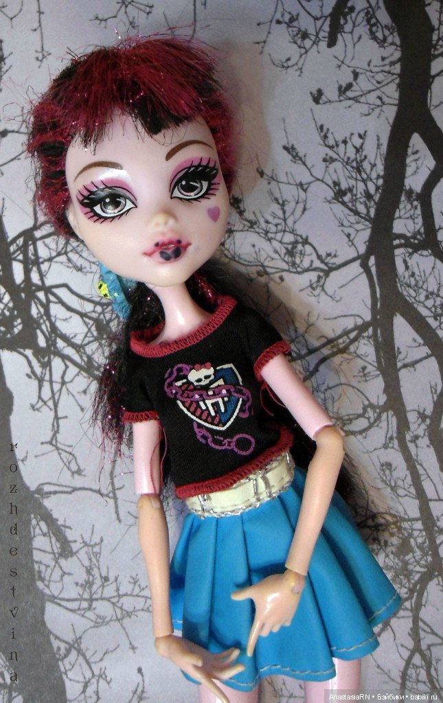 История трёх девчонок из Школы Монстров. Запись 2. Лора