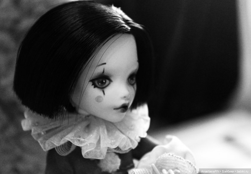 История трёх девчонок из Школы Монстров. Запись 2. Лора