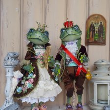 Лягушки - королевская пара. Художественная текстильная кукла