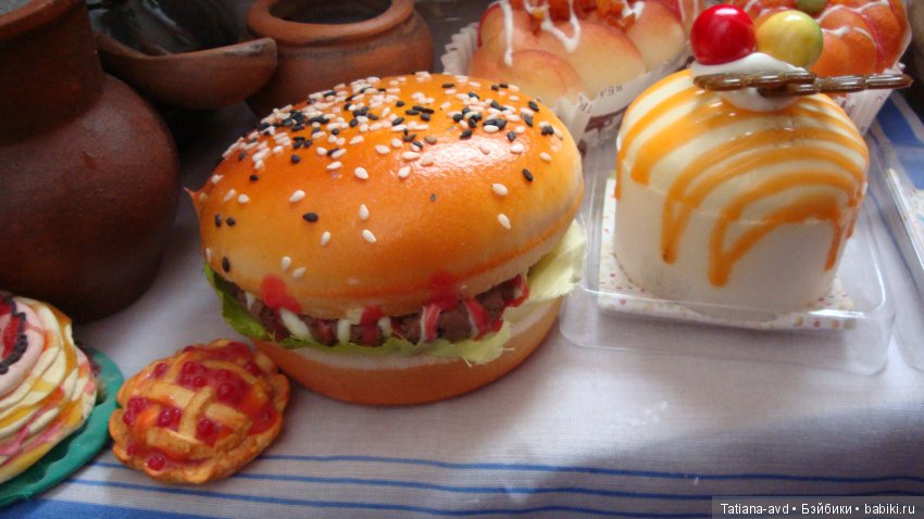 Вкусняшки куклам на стол. Находки в магазинах сувениров