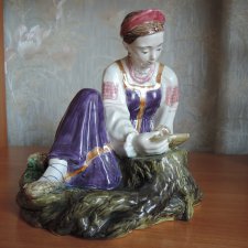 Фарфоровая статуэтка "Наливное яблочко".  Скидка! Цена 30 000 руб.!