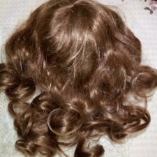 Красивый парик для большой куклы  от авторов Левениг, Ляйхт, Оранж на ОГ от 42 до 46