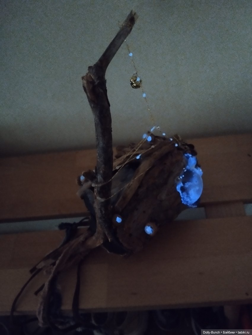 Богато украшенный скворечник