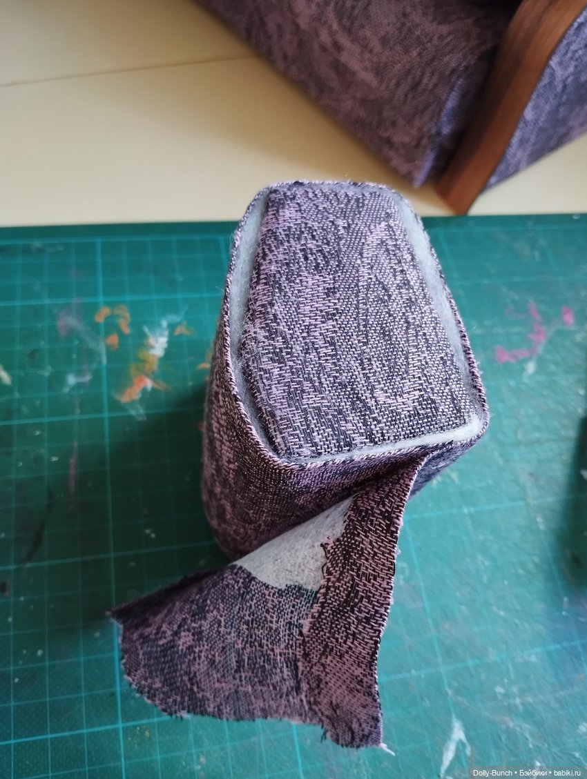 Сиреневый дива-аан над нами проплыва-ааает