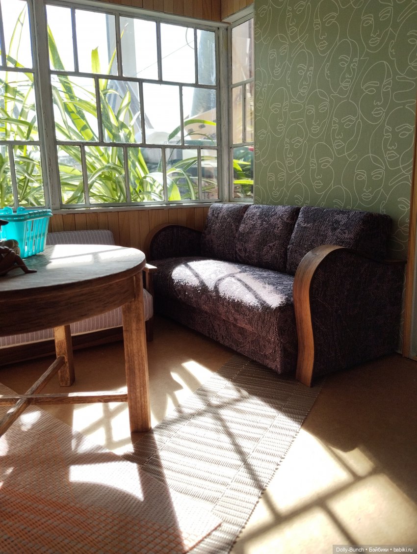 Сиреневый дива-аан над нами проплыва-ааает