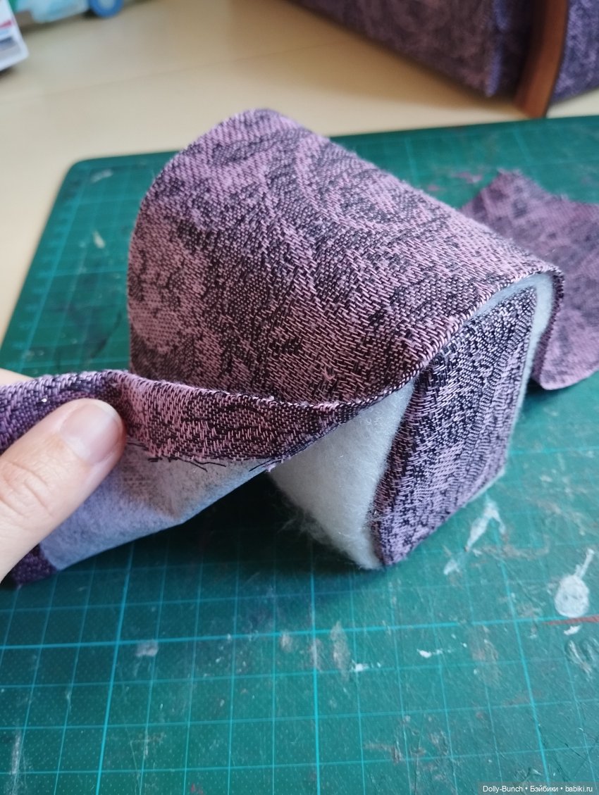 Сиреневый дива-аан над нами проплыва-ааает