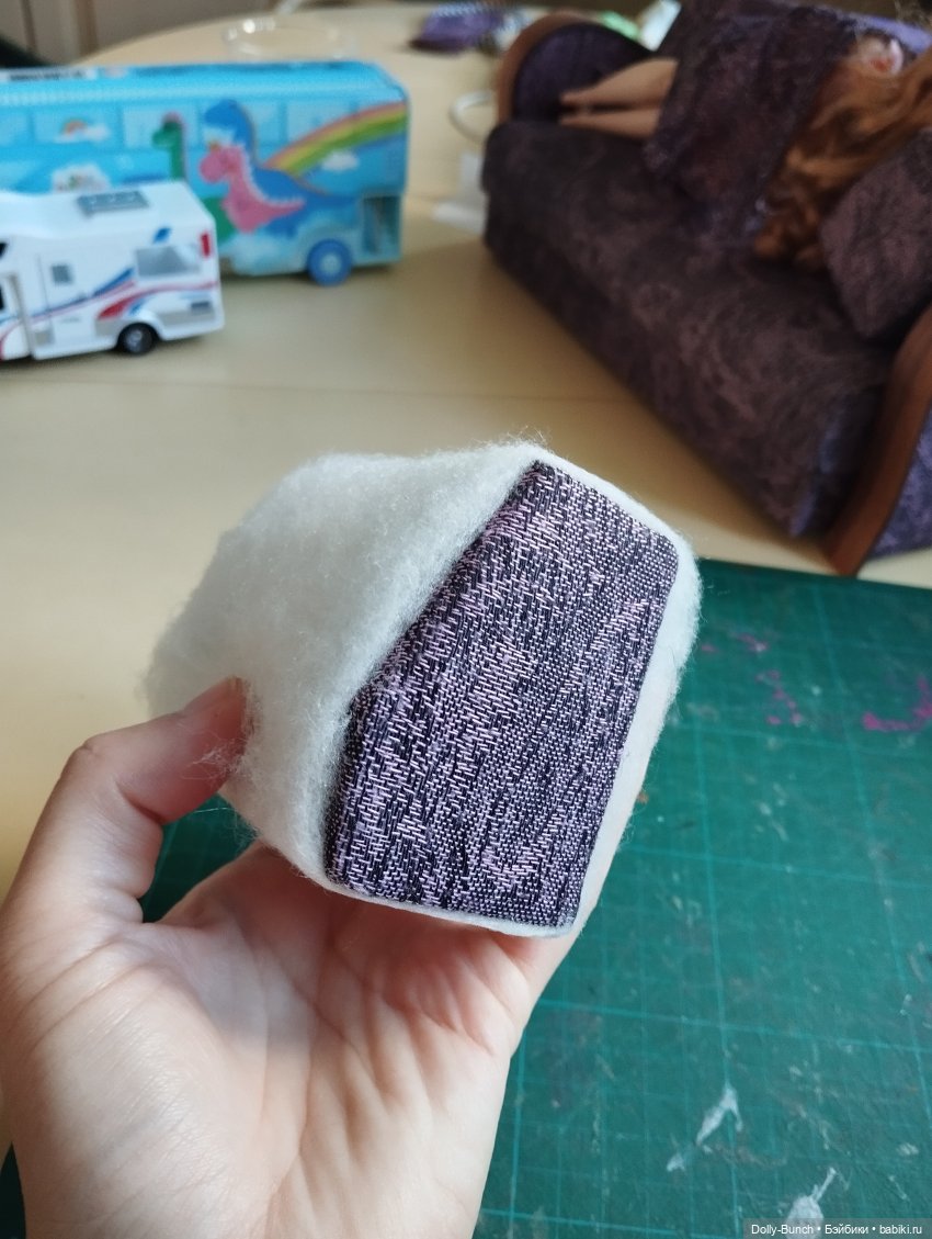 Сиреневый дива-аан над нами проплыва-ааает