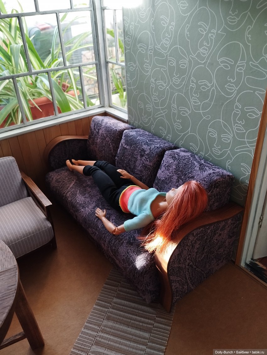 Сиреневый дива-аан над нами проплыва-ааает