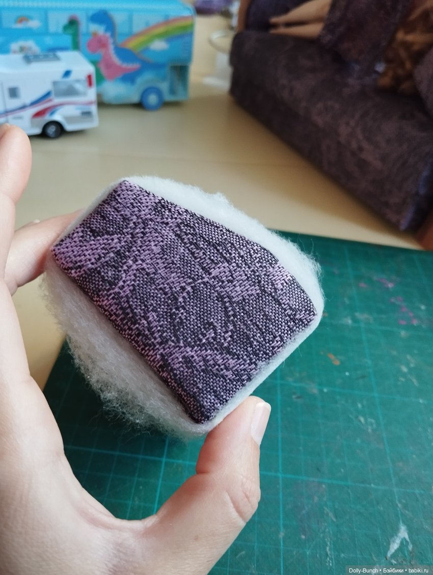 Сиреневый дива-аан над нами проплыва-ааает