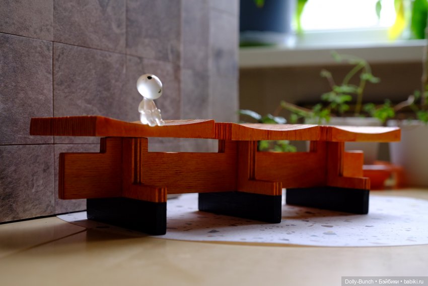 Скамейка в чулочках — Мебель для кукол и домиков: фото