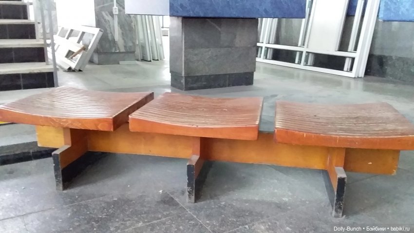 Скамейка в чулочках — Мебель для кукол и домиков: фото