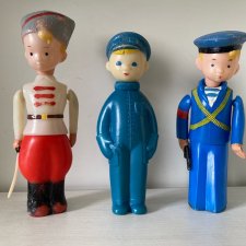 Играют мальчики в войну