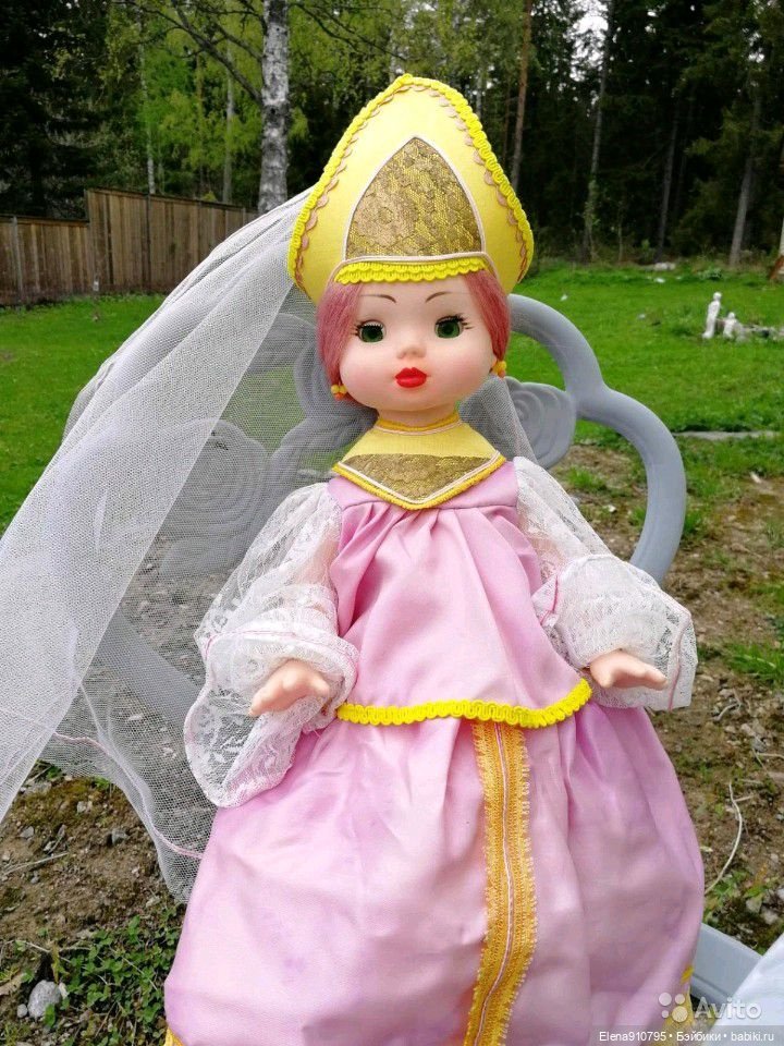 Сколько же их должно быть в линейке. Куклы 8 Марта -этнические костюмы