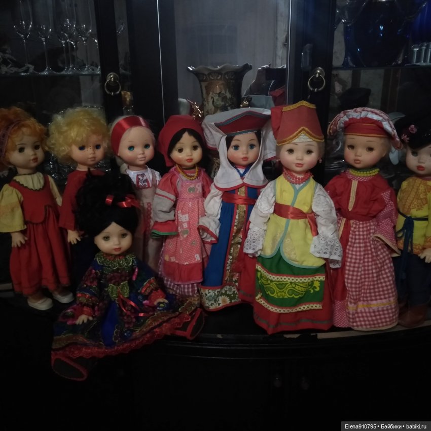 Сколько же их должно быть в линейке. Куклы 8 Марта -этнические костюмы