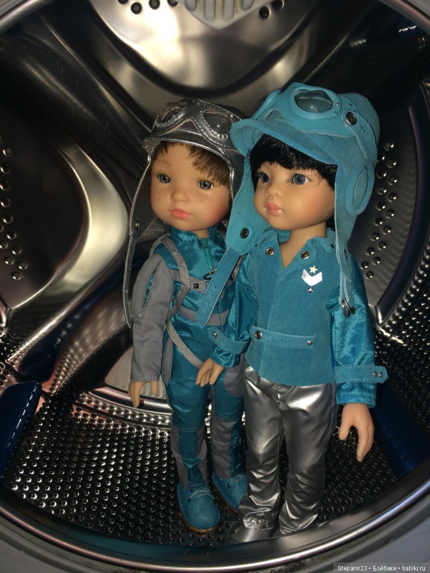 Мальчишки играют в космонавтов (фото 2)