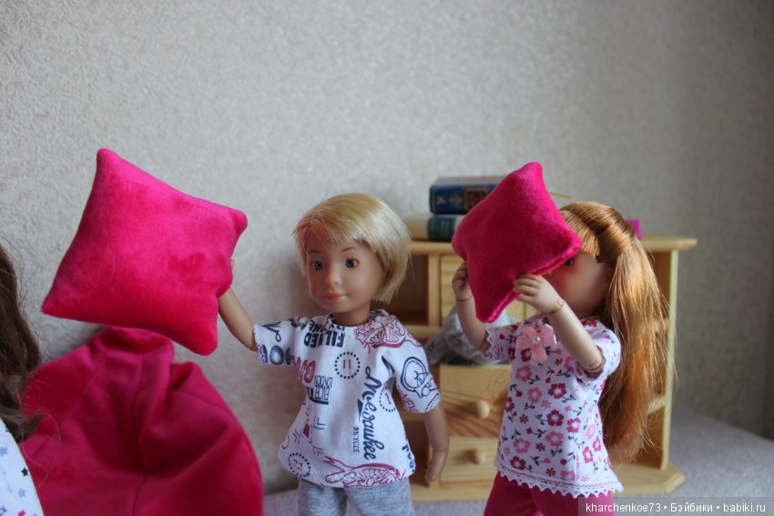 Пижамная вечеринка для Kruselings от Kathe Kruse