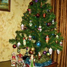 Нарядили елку, встали в хоровод