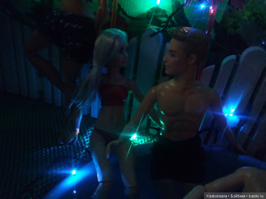 Шоу "Час с участницей конкурса красоты Мисс Бэйбики 2019" Час шестой. Роксана приглашает на вечеринку у бассейна