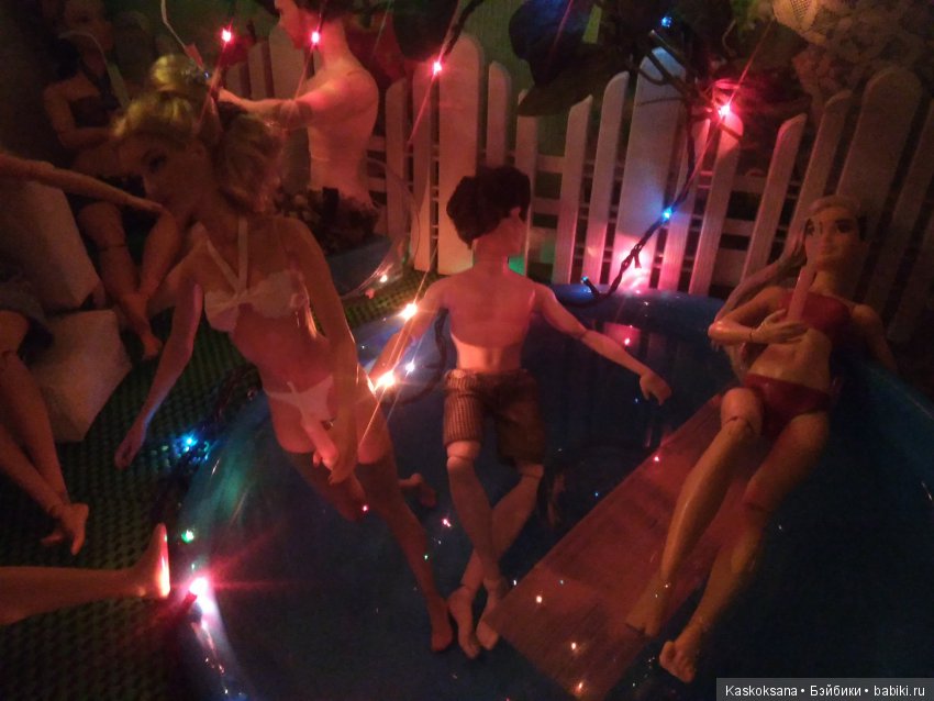 Шоу "Час с участницей конкурса красоты Мисс Бэйбики 2019" Час шестой. Роксана приглашает на вечеринку у бассейна (фото 6)