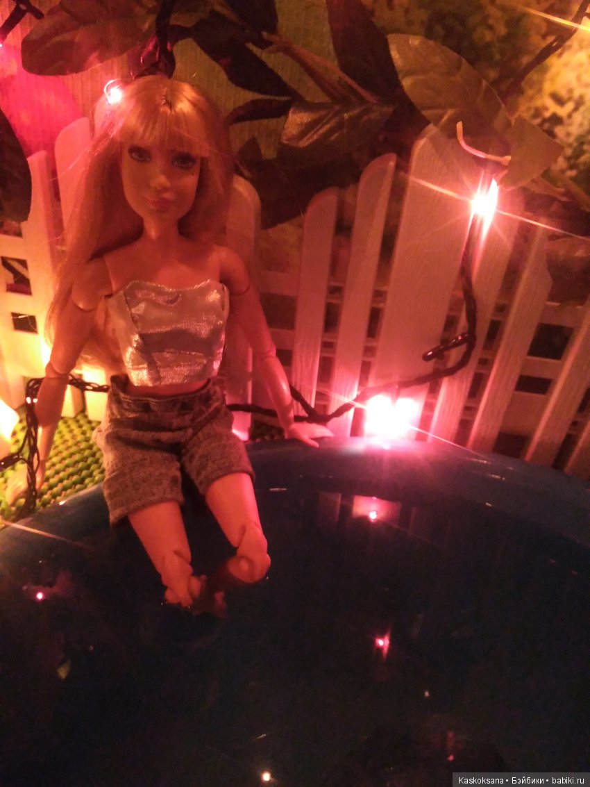 Шоу "Час с участницей конкурса красоты Мисс Бэйбики 2019" Час шестой. Роксана приглашает на вечеринку у бассейна (фото 10)