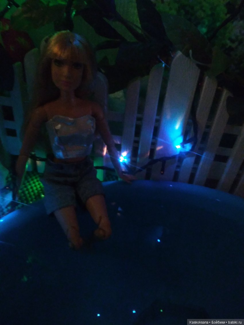 Шоу "Час с участницей конкурса красоты Мисс Бэйбики 2019" Час шестой. Роксана приглашает на вечеринку у бассейна