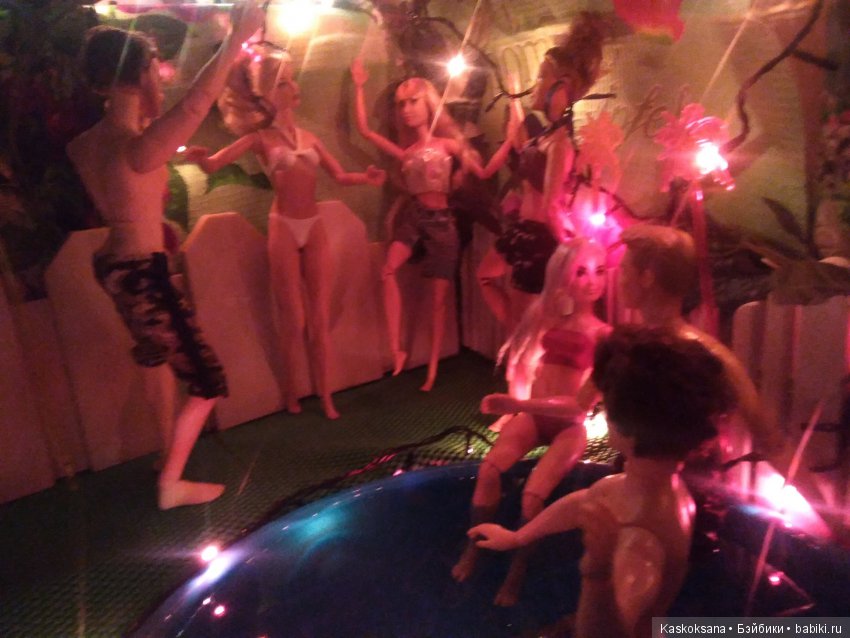 Шоу "Час с участницей конкурса красоты Мисс Бэйбики 2019" Час шестой. Роксана приглашает на вечеринку у бассейна