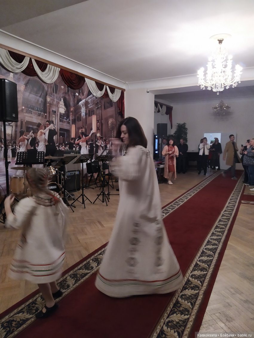 Люди и куклы в костюмах стиля "Подворье" (фото 5)