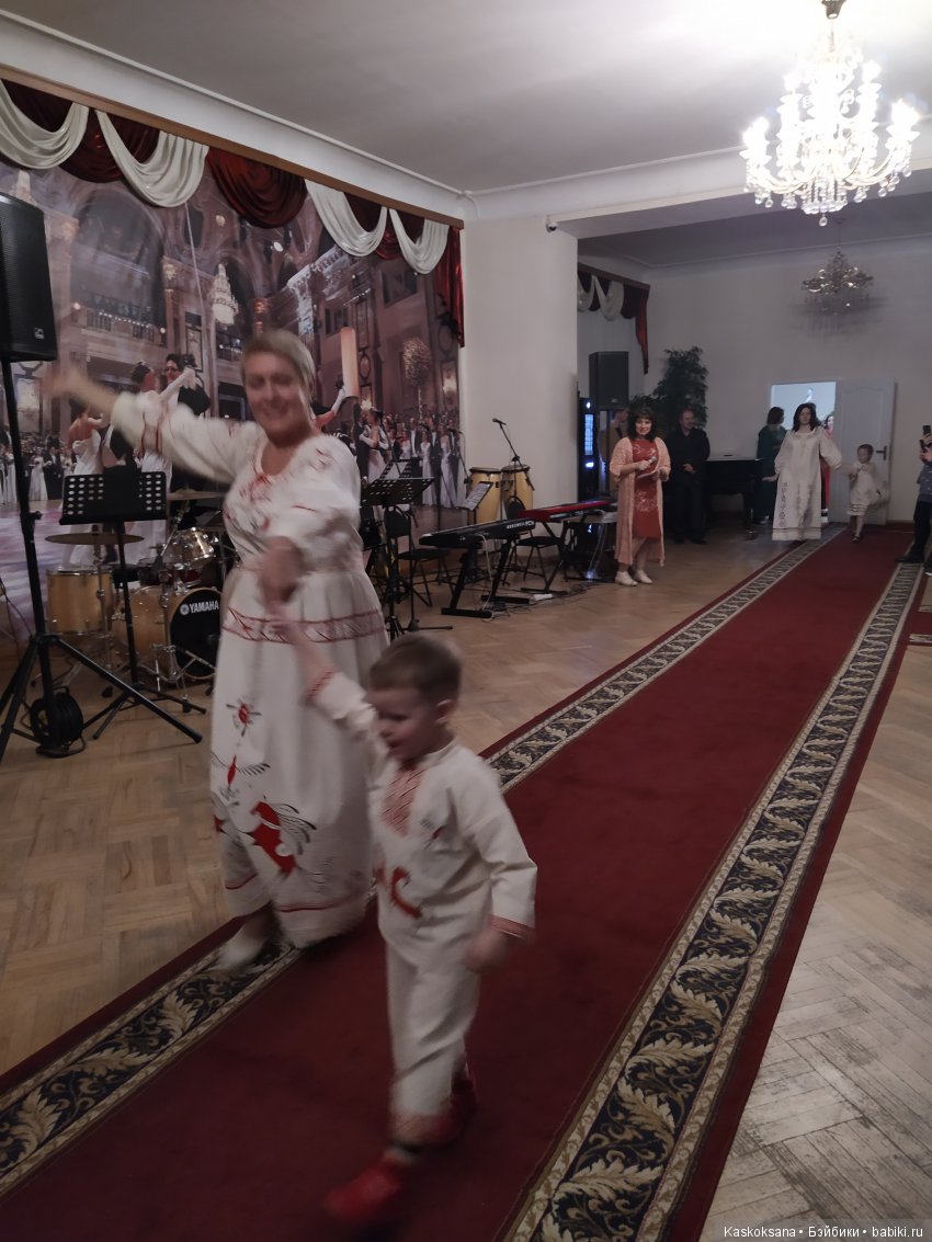 Люди и куклы в костюмах стиля "Подворье" (фото 3)