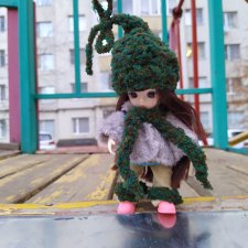 Зачем ходит гулять Яся