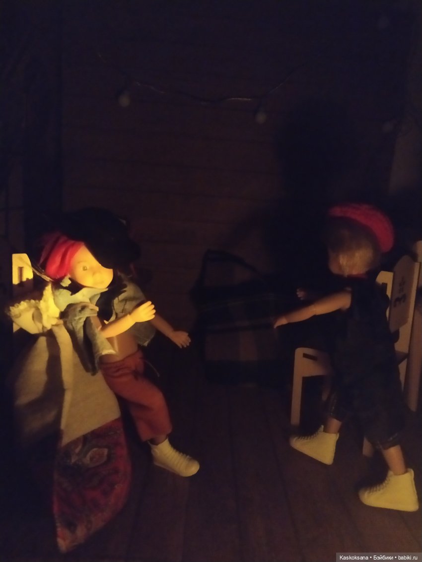 Пеппи Длинный-чулок. Как к Пеппи забираются воры