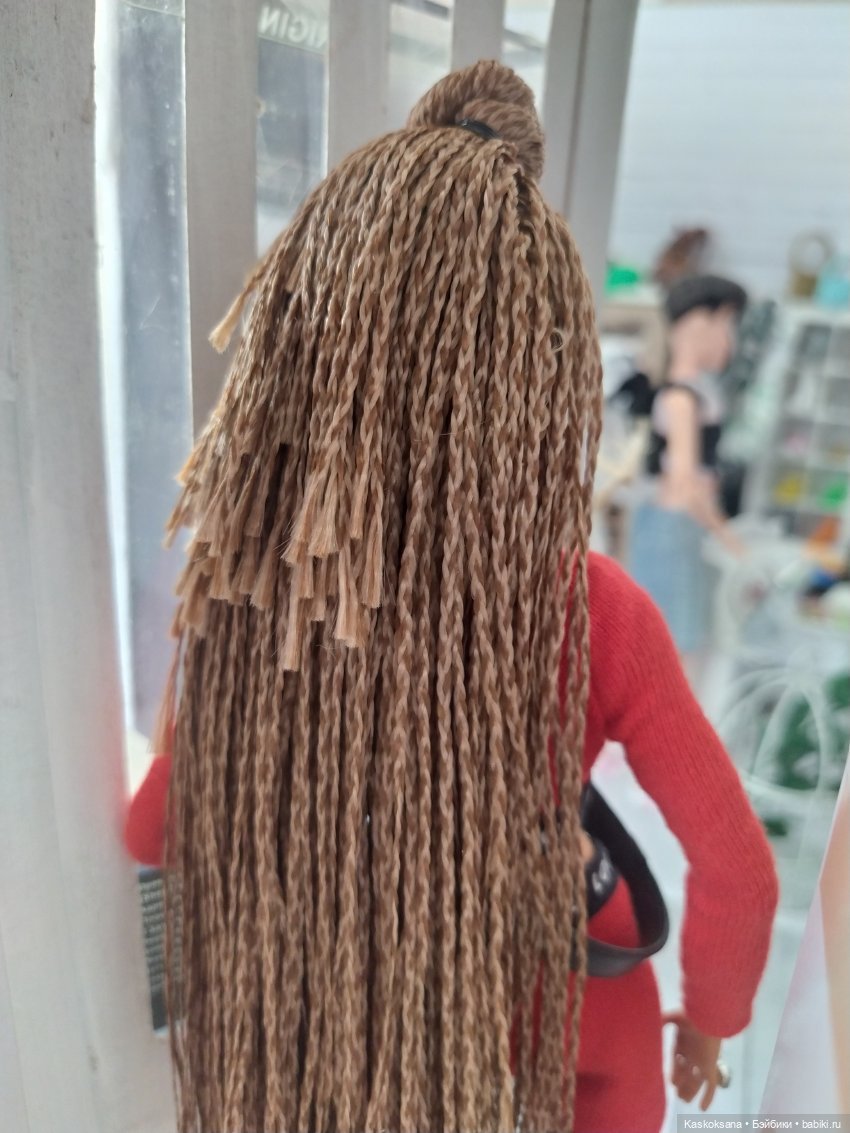 Город N: серебристый день в магазинчике Looks