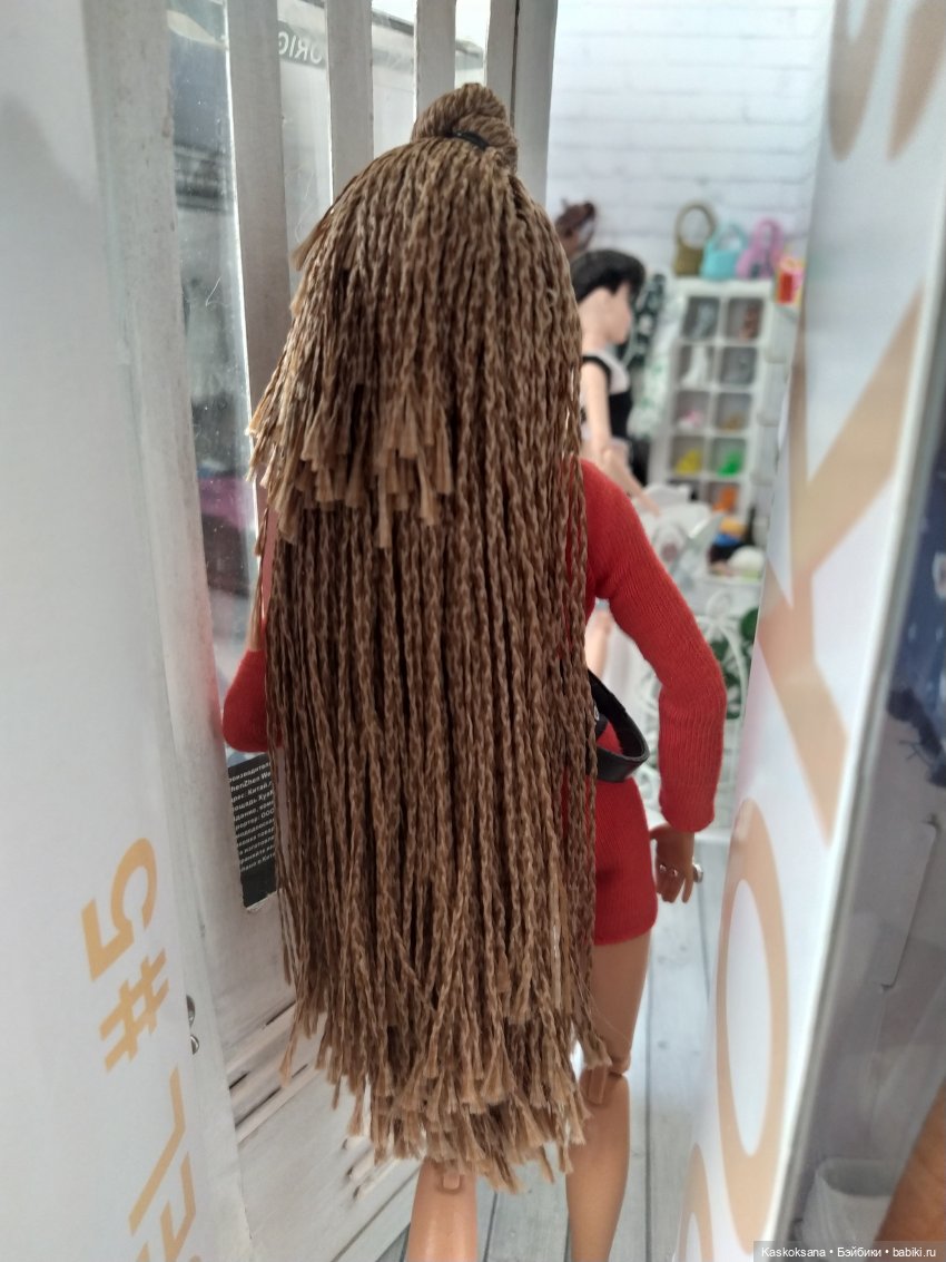Город N: серебристый день в магазинчике Looks