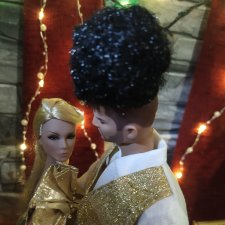 Пара в золотом