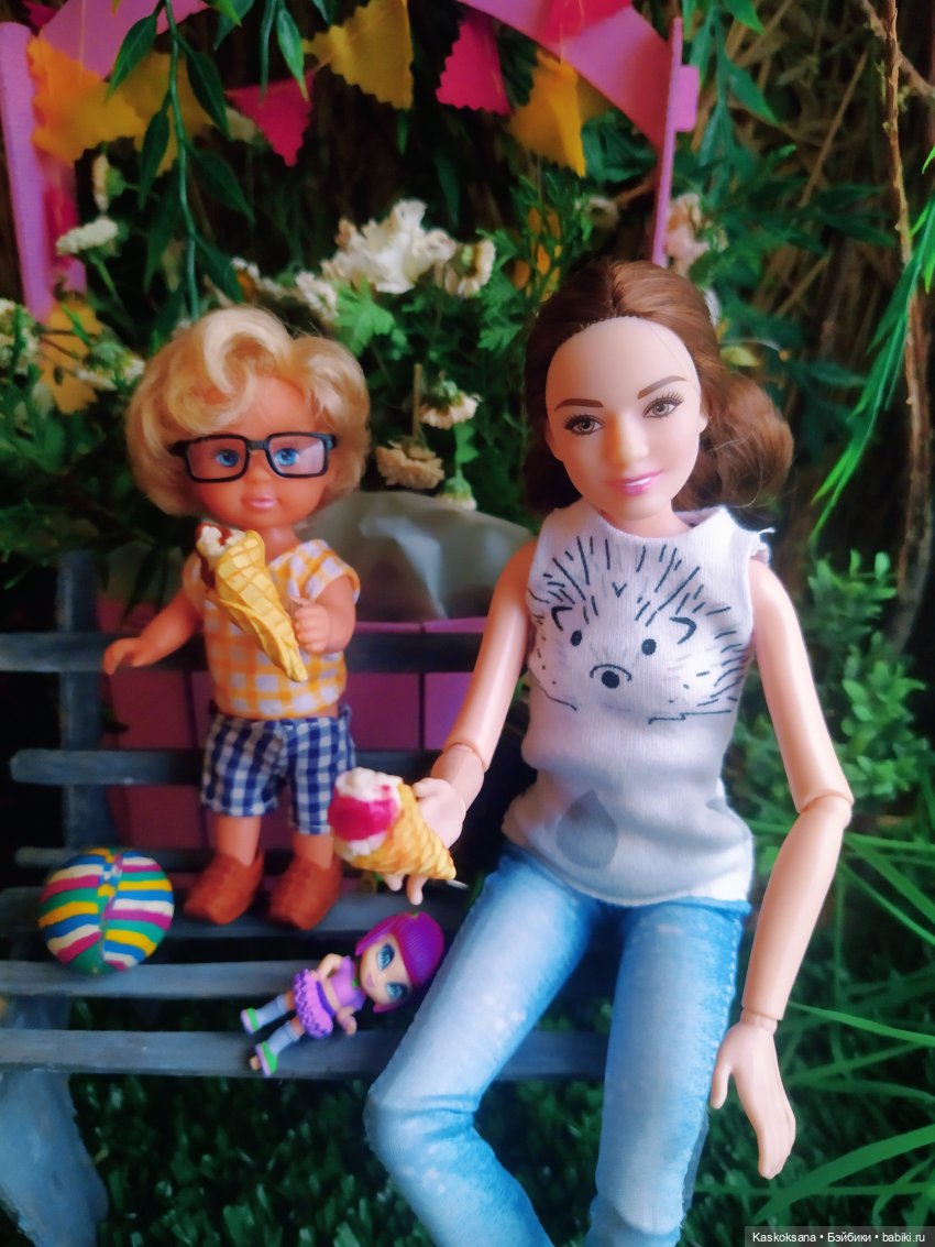 В PR студии "ягодки-цветочки"