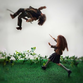 Веселая весна в Хогвартсе: полеты и стиль оверсайз