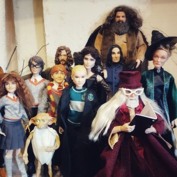 Веселая весна в Хогвартсе: в масках и без