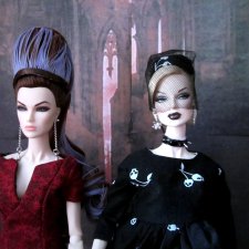 Тихо ночью и вдвоем по руинам мы идем