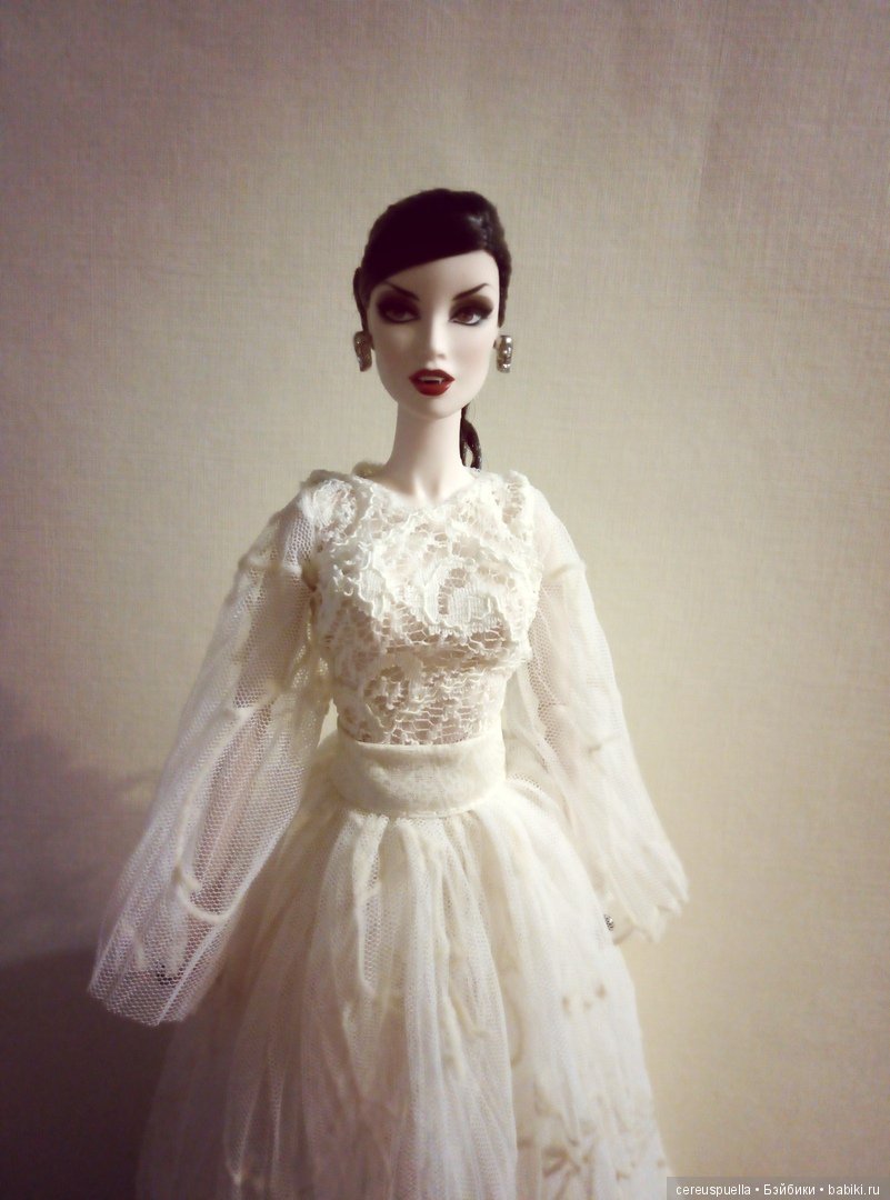 мина, вампирша