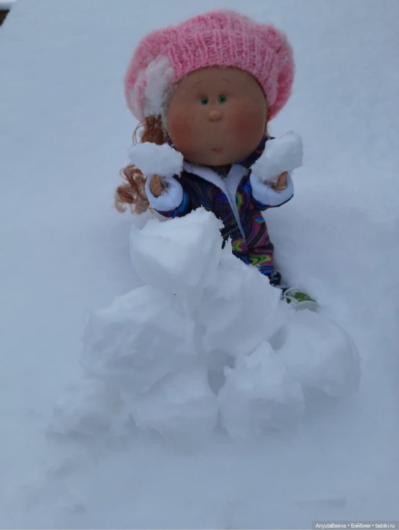 Снееееееееег — Куклы Nines d'Onil (Нинес): Миа (Mia) (фото 6)