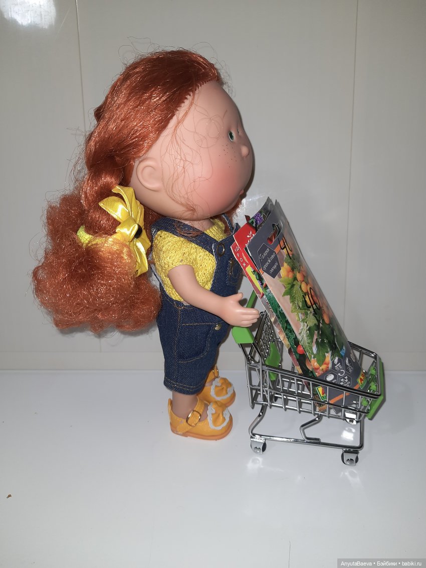 А теперь помидоры — Куклы Nines d'Onil (Нинес): Миа (Mia)